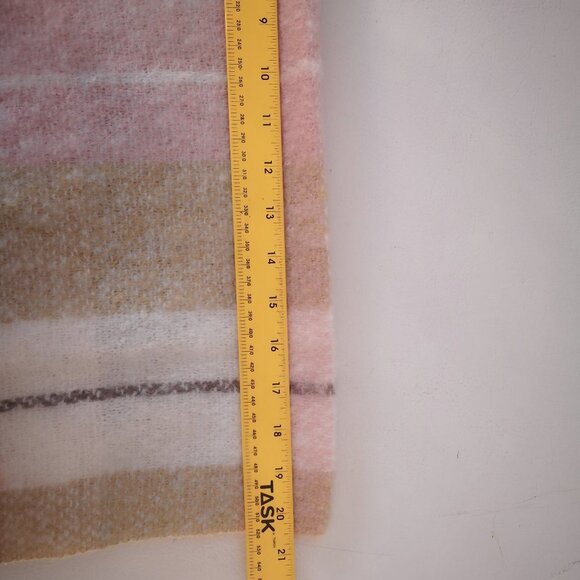 NWT Ricki's Ladies Fringed Blanket Scarf - Picture 5 of 5